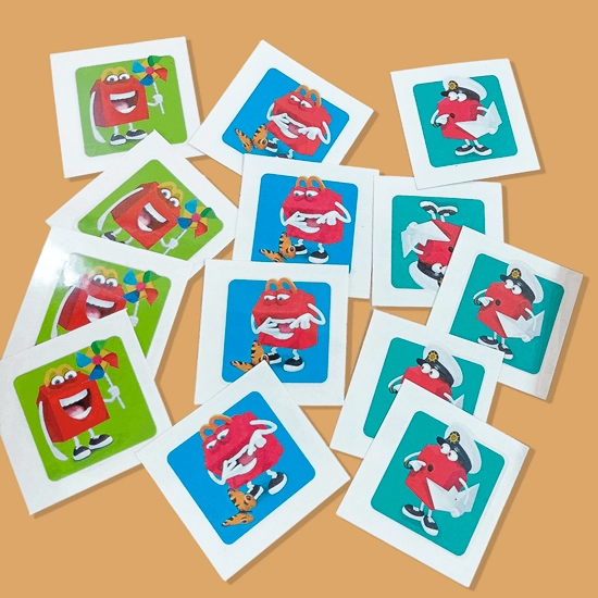 Вложение переводных татуировок в упаковку